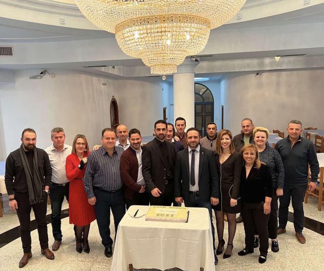 Ο Οίκος Τελετών Μεγρέμης έκοψε την πίτα του για το 2023 (εικόνες)