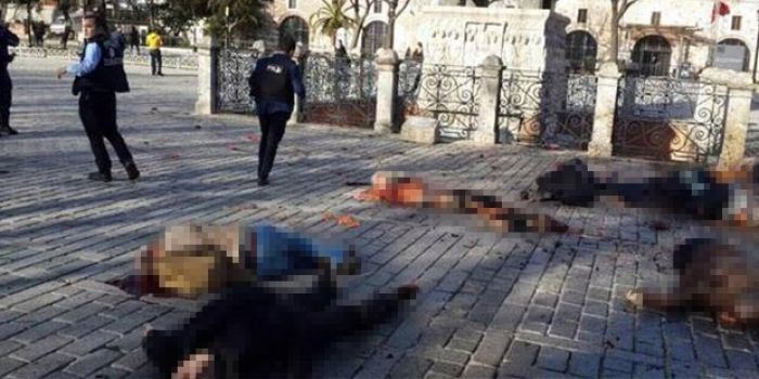 Η στιγμή της έκρηξης κοντά στο Μπλε Τζαμί της Κωνσταντινούπολης (vd)