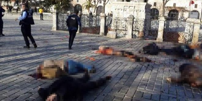 Η στιγμή της έκρηξης κοντά στο Μπλε Τζαμί της Κωνσταντινούπολης (vd)