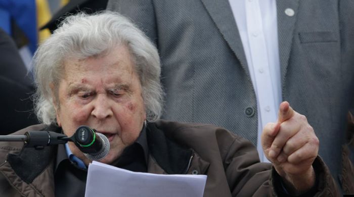 Συγκλονιστικός ο Μίκης: &quot;Δεν θα δώσουμε ποτέ το όνομα Μακεδονία&quot; (vd)
