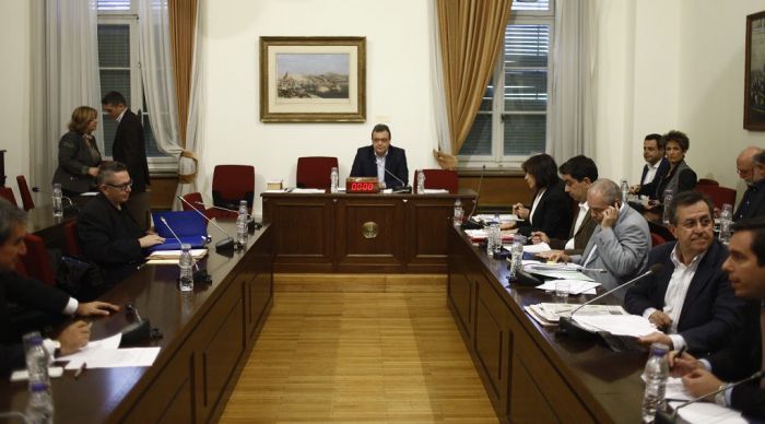 &Pi;&alpha;&pi;&alpha;&eta;&lambda;&iota;&omicron;ύ: &laquo;&Eta; &pi;&rho;&alpha;&kappa;&tau;&iota;&kappa;ή &laquo;&delta;&alpha;&nu;&epsilon;&iota;&omicron;&delta;ό&tau;&eta;&sigma;&eta;&sigmaf;&raquo; &tau;&omicron;&upsilon; &laquo;&Pi;&rho;ώ&tau;&omicron;&upsilon; &Theta;έ&mu;&alpha;&tau;&omicron;&sigmaf;&raquo; &pi;&alpha;&rho;&alpha;&pi;έ&mu;&pi;&epsilon;&iota; &sigma;&epsilon; &delta;&omega;&rho;&epsilon;ά!&raquo;