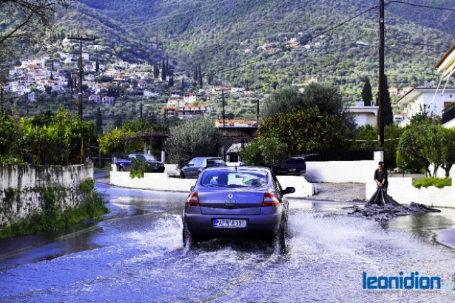 &quot;Άνοιξαν&quot; οι ουρανοί χτες τη νύχτα στη Νότια Κυνουρία (εικόνες)