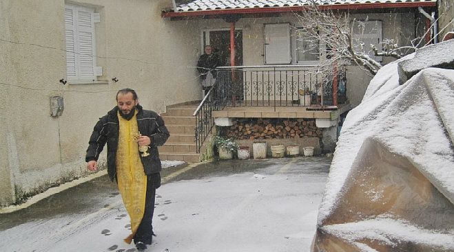 &Pi;&alpha;&rho;&alpha;&mu;&omicron;&nu;ή &Theta;&epsilon;&omicron;&phi;&alpha;&nu;&epsilon;ί&omega;&nu; &mu;&epsilon; &chi;&iota;ό&nu;&iota; &sigma;&tau;&eta; &Beta;&lambda;&alpha;&chi;έ&rho;&nu;&alpha;! (&epsilon;&iota;&kappa;ό&nu;&epsilon;&sigmaf;)