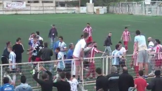 Ποδόσφαιρο: Τρελό ξύλο σε ερασιτεχνικό ματς (vd)