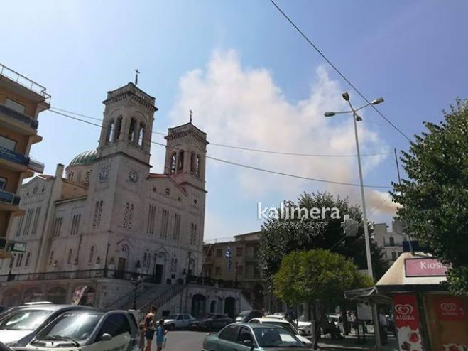 Φωτιά σε καμινάδα στην κεντρική πλατεία της Τρίπολης! (εικόνες)