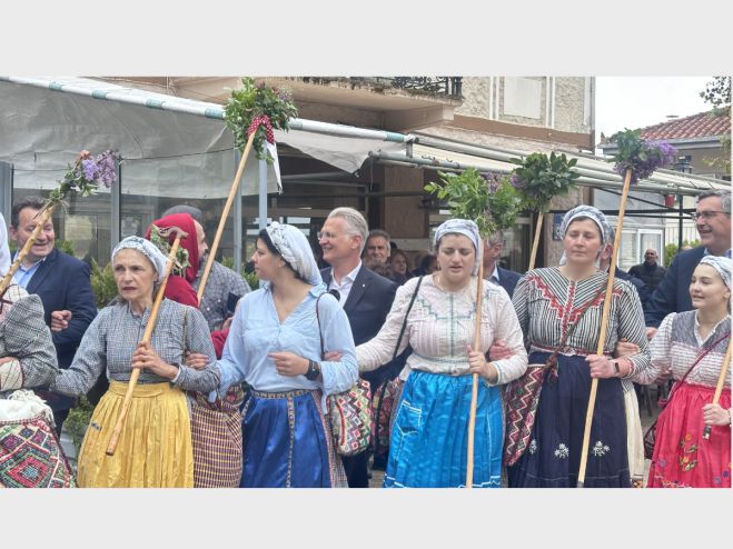 &Sigma;&tau;&eta; &Nu;&epsilon;&sigma;&tau;ά&nu;&eta; &gamma;&iota;&alpha; &tau;&omicron;&nu; &epsilon;&omicron;&rho;&tau;&alpha;&sigma;&mu;ό &tau;&omicron;&upsilon; &Alpha;&gamma;ί&omicron;&upsilon; &Gamma;&epsilon;&omega;&rho;&gamma;ί&omicron;&upsilon; &omicron; &Pi;&epsilon;&rho;&iota;&phi;&epsilon;&rho;&epsilon;&iota;ά&rho;&chi;&eta;&sigmaf; &Delta;&eta;&mu;ή&tau;&rho;&eta;&sigmaf; &Pi;&tau;&omega;&chi;ό&sigmaf; (&epsilon;&iota;&kappa;ό&nu;&epsilon;&sigmaf;)