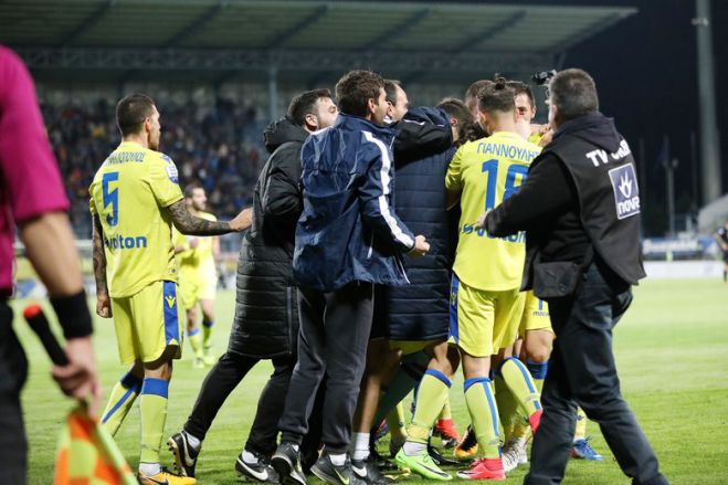 &Omicron;&iota; "18" &tau;&omicron;&upsilon; &Alpha;&sigma;&tau;έ&rho;&alpha; &gamma;&iota;&alpha; &tau;&omicron; &pi;&alpha;&iota;&chi;&nu;ί&delta;&iota; &sigma;&tau;&omicron; &Pi;&epsilon;&rho;&iota;&sigma;&tau;έ&rho;&iota;