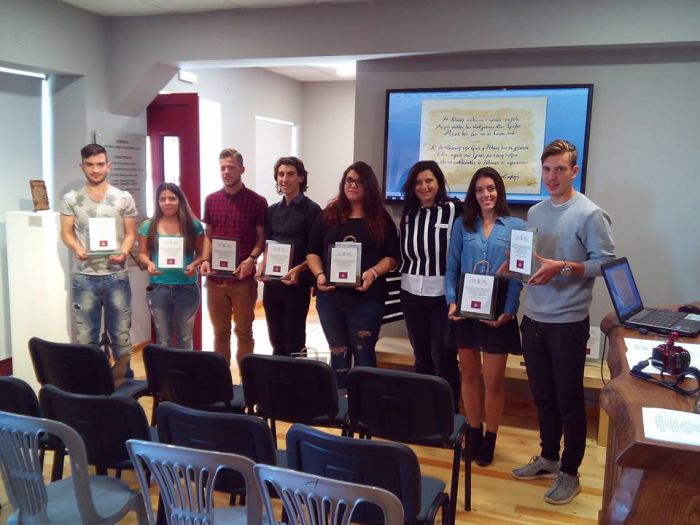 &Tau;&omicron; &Mu;&omicron;&upsilon;&sigma;&epsilon;ί&omicron; &Delta;ά&rho;&alpha; &tau;ί&mu;&eta;&sigma;&epsilon; &tau;&omicron;&upsilon;&sigmaf; &epsilon;&pi;&iota;&tau;&upsilon;&chi;ό&nu;&tau;&epsilon;&sigmaf; &sigma;&tau;&alpha; AEI &amp; TEI (&epsilon;&iota;&kappa;ό&nu;&epsilon;&sigmaf;)