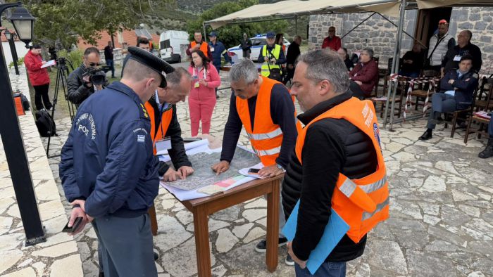 &Kappa;ώ&sigma;&tau;&alpha;&sigmaf; &Tau;&zeta;&iota;&omicron;ύ&mu;&eta;&sigmaf;: &laquo;&Theta;&omega;&rho;&alpha;&kappa;ί&zeta;&omicron;&upsilon;&mu;&epsilon; &tau;&omicron; &delta;ή&mu;&omicron; &mu;&alpha;&sigmaf; &alpha;&pi;έ&nu;&alpha;&nu;&tau;&iota; &sigma;&epsilon; &kappa;ά&theta;&epsilon; &alpha;&pi;&epsilon;&iota;&lambda;ή&raquo;