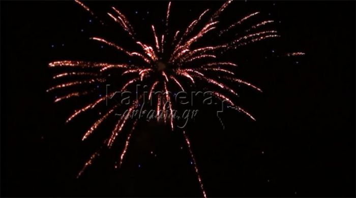 Εντυπωσιακά πυροτεχνήματα στον ουρανό της Τρίπολης το βράδυ της Ανάστασης! (vd)