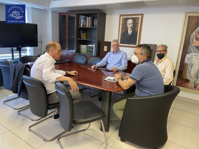 &Tau;&omicron;&nu; &Pi;&rho;ό&epsilon;&delta;&rho;&omicron; &tau;&eta;&sigmaf; &Epsilon;&lambda;&lambda;&eta;&nu;&iota;&kappa;ή&sigmaf; &Lambda;ύ&sigma;&eta;&sigmaf; &kappa;. &Kappa;&upsilon;&rho;&iota;ά&kappa;&omicron; &Beta;&epsilon;&lambda;ό&pi;&omicron;&upsilon;&lambda;&omicron; &upsilon;&pi;&omicron;&delta;έ&chi;&theta;&eta;&kappa;&epsilon; &omicron; &Delta;ή&mu;&alpha;&rho;&chi;&omicron;&sigmaf; &Tau;&rho;ί&pi;&omicron;&lambda;&eta;&sigmaf;
