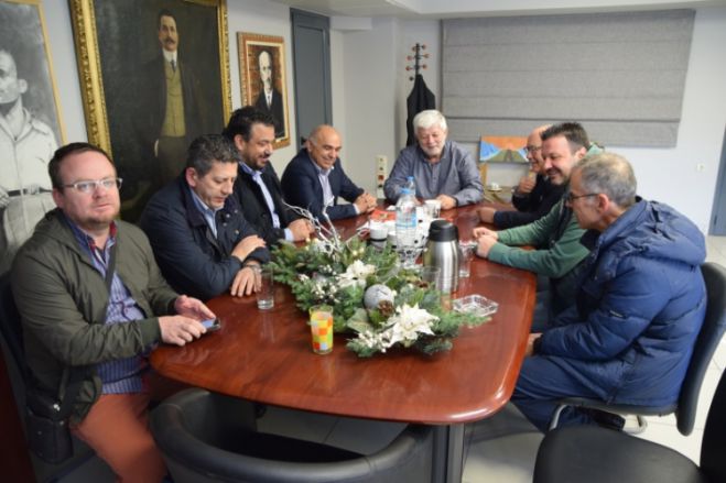 &Tau;&rho;ί&pi;&omicron;&lambda;&eta; | &Sigma;&upsilon;&nu;ά&nu;&tau;&eta;&sigma;&eta; &Pi;&alpha;&upsilon;&lambda;ή &mu;&epsilon; &tau;&omicron;&nu; &Pi;&rho;ό&epsilon;&delta;&rho;&omicron; &tau;&omicron;&upsilon; &Epsilon;&pi;&iota;&mu;&epsilon;&lambda;&eta;&tau;&eta;&rho;ί&omicron;&upsilon; &Alpha;&rho;&kappa;&alpha;&delta;ί&alpha;&sigmaf;