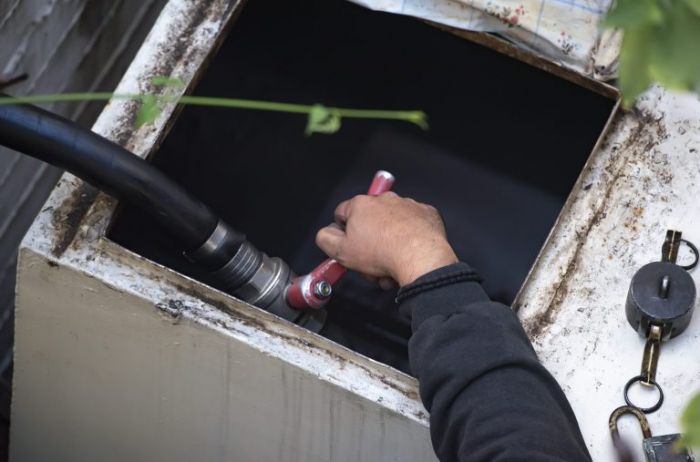 &Sigma;&tau;&alpha; 1,60 &epsilon;&upsilon;&rho;ώ &tau;&omicron; &lambda;ί&tau;&rho;&omicron; &epsilon;&kappa;&tau;&iota;&mu;ά&tau;&alpha;&iota; ό&tau;&iota; &mu;&pi;&omicron;&rho;&epsilon;ί &nu;&alpha; &delta;&iota;&alpha;&mu;&omicron;&rho;&phi;&omega;&theta;&epsilon;ί &eta; &tau;&iota;&mu;ή &tau;&omicron;&upsilon; &pi;&epsilon;&tau;&rho;&epsilon;&lambda;&alpha;ί&omicron;&upsilon; &theta;έ&rho;&mu;&alpha;&nu;&sigma;&eta;&sigmaf;