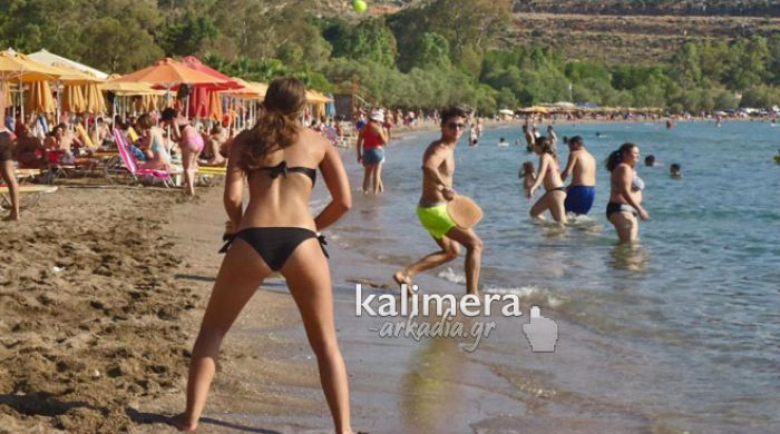 Μπάνιο και διασκέδαση για τη νεολαία στην παραλία της Καραθώνας (vd)!