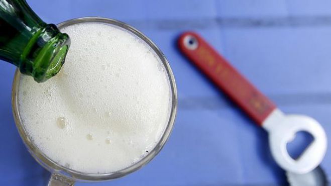 Παγκόσμια έρευνα αλκοόλ: Ποιοι μεθούν, ποιοι...κάνουν κεφάλι και ποιοι δεν το αντέχουν!
