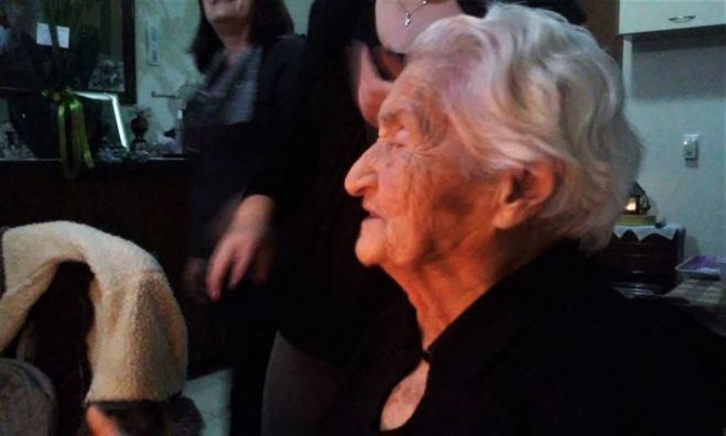 &Tau;&eta;&nu; &Kappa;&upsilon;&rho;&iota;&alpha;&kappa;ή &eta; &kappa;&eta;&delta;&epsilon;ί&alpha; &tau;&eta;&sigmaf; &mu;&eta;&tau;έ&rho;&alpha;&sigmaf; &tau;&omicron;&upsilon; &Delta;&eta;&mu;&omicron;&sigma;&theta;έ&nu;&eta; &Sigma;&omega;&tau;&eta;&rho;ό&pi;&omicron;&upsilon;&lambda;&omicron;&upsilon;