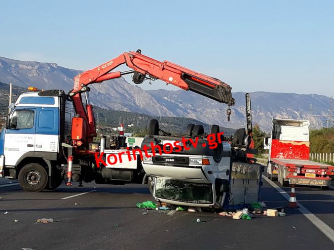 Φορτηγάκι εξετράπη κι ανετράπη στην Ε.Ο Αθηνών – Κορίνθου (vd)