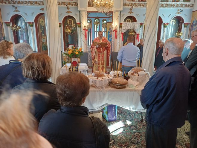 Η γιορτή του Αγίου Νεκταρίου στο ξωκκλήσι του χωριού Βελιγοστή (εικόνες)