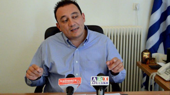 &Beta;&lambda;ά&sigma;&eta;&sigmaf;: "&Omicron; &kappa;ό&sigma;&mu;&omicron;&sigmaf; &epsilon;ί&nu;&alpha;&iota; &alpha;&pi;&omicron;&gamma;&omicron;&eta;&tau;&epsilon;&upsilon;&mu;έ&nu;&omicron;&sigmaf; &alpha;&pi;ό &tau;&alpha; &psi;έ&mu;&alpha;&tau;&alpha; &tau;&eta;&sigmaf; &Kappa;&upsilon;&beta;έ&rho;&nu;&eta;&sigma;&eta;&sigmaf; &Sigma;&Upsilon;&Rho;&Iota;&Zeta;&Alpha;" (vd)