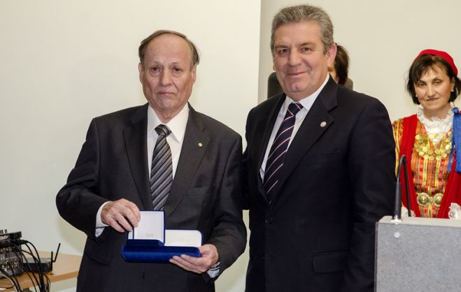&Epsilon;&kappa;&delta;ή&lambda;&omega;&sigma;&eta; &tau;&iota;&mu;ή&sigmaf; &sigma;&tau;&omicron;&nu; &delta;&eta;&mu;&omicron;&sigma;&iota;&omicron;&gamma;&rho;ά&phi;&omicron; &kappa;&alpha;&iota; &epsilon;&kappa;&delta;ό&tau;&eta; &Kappa;ώ&sigma;&tau;&alpha; &Kappa;&alpha;&lambda;ύ&beta;&alpha; (vd)