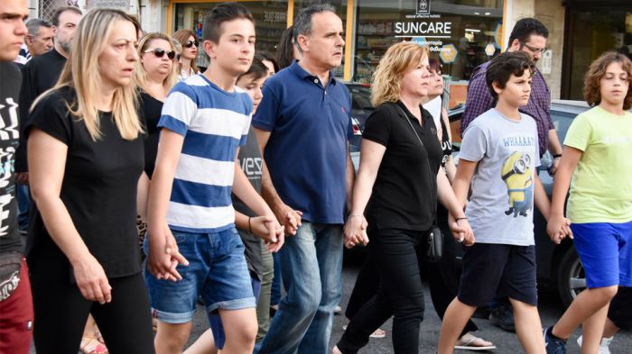 Διαδήλωση για τον 11χρονο Μάριο στο Μενίδι | "Βρείτε τον δολοφόνο του παιδιού μας, φωνάζουν οι γονείς" (vd)