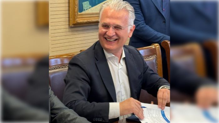 &Gamma;&omicron;&rho;&tau;&upsilon;&nu;ί&alpha; ... &omicron; ''&pi;&tau;&omega;&chi;ό&sigmaf;" &sigma;&upsilon;&gamma;&gamma;&epsilon;&nu;ή&sigmaf;