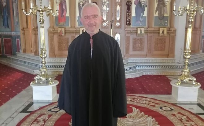 &Omicron; &Sigma;ύ&lambda;&lambda;&omicron;&gamma;&omicron;&sigmaf; &Phi;&iota;&lambda;&iota;&kappa;ώ&nu; &alpha;&pi;&omicron;&chi;&alpha;&iota;&rho;&epsilon;&tau;ά &tau;&omicron;&nu; &Alpha;&lambda;έ&kappa;&omicron; &Mu;&pi;&alpha;&mu;&pi;ί&lambda;&eta;