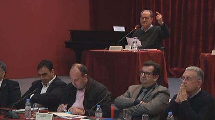 &Nu;ί&kappa;&alpha;&sigmaf;: "&Epsilon;&gamma;ώ, &omicron;ύ&tau;&epsilon; &tau;&eta; &gamma;&upsilon;&nu;&alpha;ί&kappa;&alpha; &mu;&omicron;&upsilon; έ&beta;&alpha;&lambda;&alpha; &sigma;&tau;&omicron; &gamma;&rho;&alpha;&phi;&epsilon;ί&omicron; &mu;&omicron;&upsilon;, &omicron;ύ&tau;&epsilon; &tau;&alpha; &pi;&alpha;&iota;&delta;&iota;ά &mu;&omicron;&upsilon; έ&beta;&alpha;&lambda;&alpha; &nu;&alpha; &pi;&alpha;ί&rho;&nu;&omicron;&upsilon;&nu; έ&rho;&gamma;&alpha;, &gamma;&iota;&alpha; &nu;&alpha; &delta;&iota;&omicron;&iota;&kappa;ή&sigma;&omega; &tau;&eta;&nu; &pi;&epsilon;&rho;&iota;&phi;έ&rho;&epsilon;&iota;&alpha;"