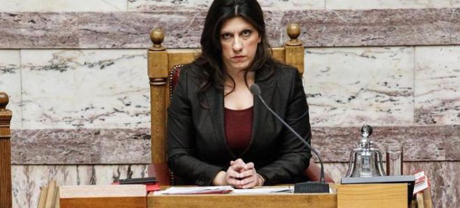 Η Ζωή Κωνσταντοπούλου διαψεύδει ότι σκέφτεται να παραιτηθεί!