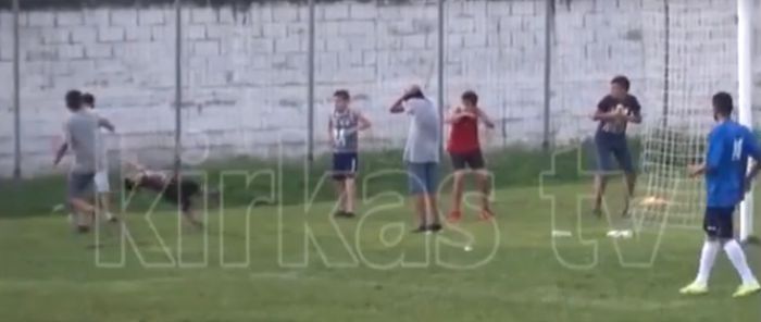 Ποδόσφαιρο - Άτυχος πιτσιρικάς δέχτηκε σουτ στο κεφάλι ... (vd)