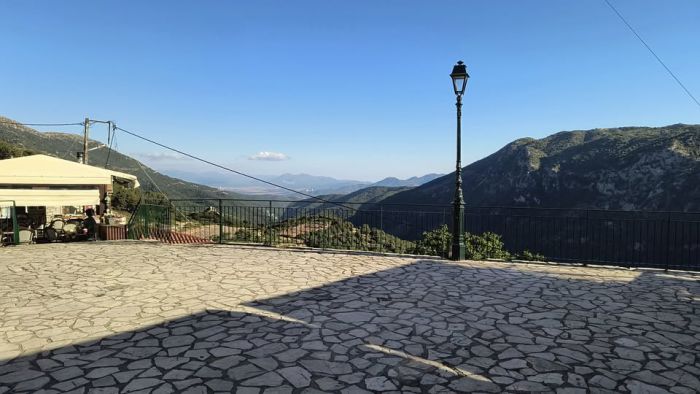 Γιατί εξαφανίστηκε ο χάρτης του Menalon Trail από το κέντρο της Δημητσάνας;