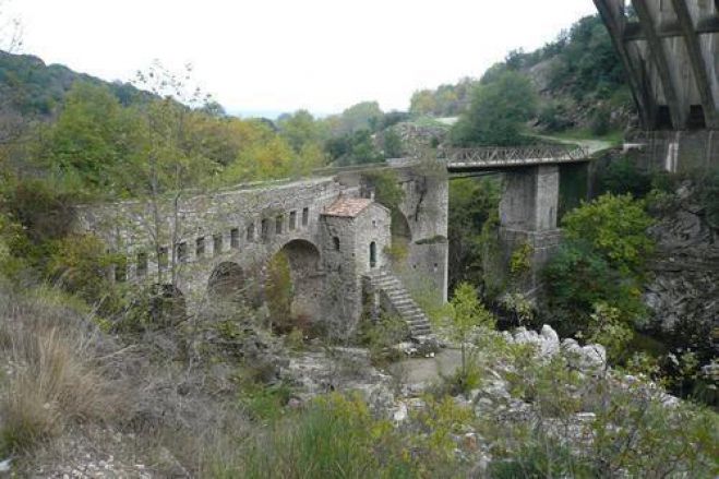 &Gamma;&epsilon;&phi;ύ&rho;&iota; &tau;&eta;&sigmaf; &Alpha;&rho;&kappa;&alpha;&delta;ί&alpha;&sigmaf; &alpha;&nu;ά&mu;&epsilon;&sigma;&alpha; &sigma;&tau;&alpha; &omicron;&mu;&omicron;&rho;&phi;ό&tau;&epsilon;&rho;&alpha; &gamma;&epsilon;&phi;ύ&rho;&iota;&alpha; &tau;&eta;&sigmaf; &Epsilon;&lambda;&lambda;ά&delta;&alpha;&sigmaf;!