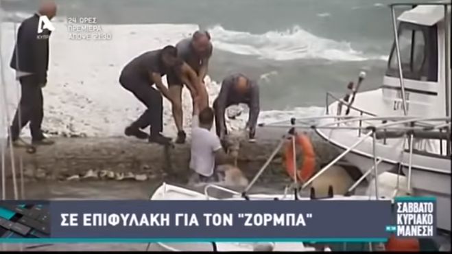 Στούπα | Δραματική διάσωση – Κινδύνευσαν για να σώσουν τις βάρκες (vd)