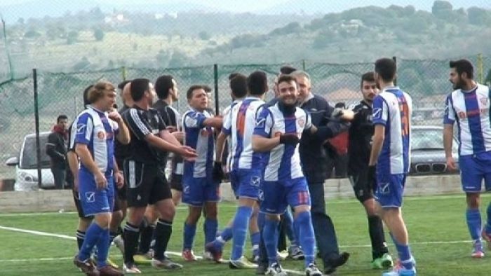 &laquo;&Kappa;&alpha;&theta;ά&rho;&iota;&sigma;&epsilon;&raquo; &eta; &Delta;ό&xi;&alpha; &Mu;&epsilon;&gamma;&alpha;&lambda;ό&pi;&omicron;&lambda;&eta;&sigmaf; &kappa;&alpha;&iota; &pi;&rho;&omicron;&kappa;&rho;ί&theta;&eta;&kappa;&epsilon; &sigma;&tau;&omicron;&upsilon;&sigmaf; &laquo;4&raquo; &tau;&omicron;&upsilon; &Kappa;&upsilon;&pi;έ&lambda;&lambda;&omicron;&upsilon;
