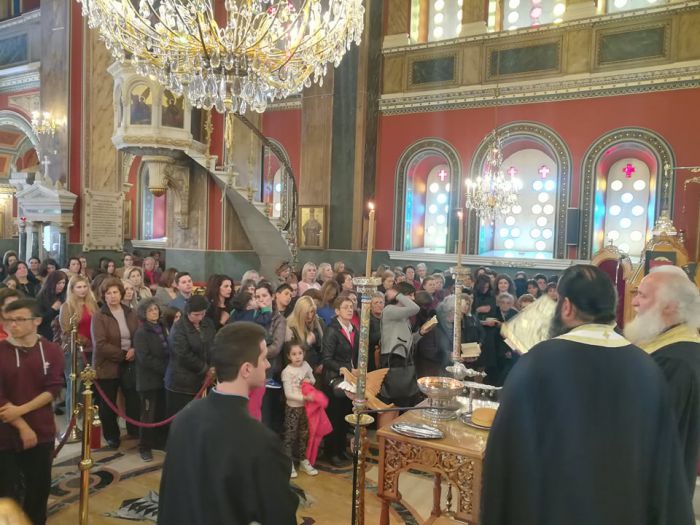 &Mu;&epsilon; &tau;&omicron; ά&gamma;&iota;&omicron; &mu;ύ&rho;&omicron; &mu;&upsilon;&rho;ώ&theta;&eta;&kappa;&alpha;&nu; &omicron;&iota; &pi;&iota;&sigma;&tau;&omicron;ί &sigma;&tau;&eta;&nu; &Tau;&rho;ί&pi;&omicron;&lambda;&eta; (&epsilon;&iota;&kappa;ό&nu;&epsilon;&sigmaf;)