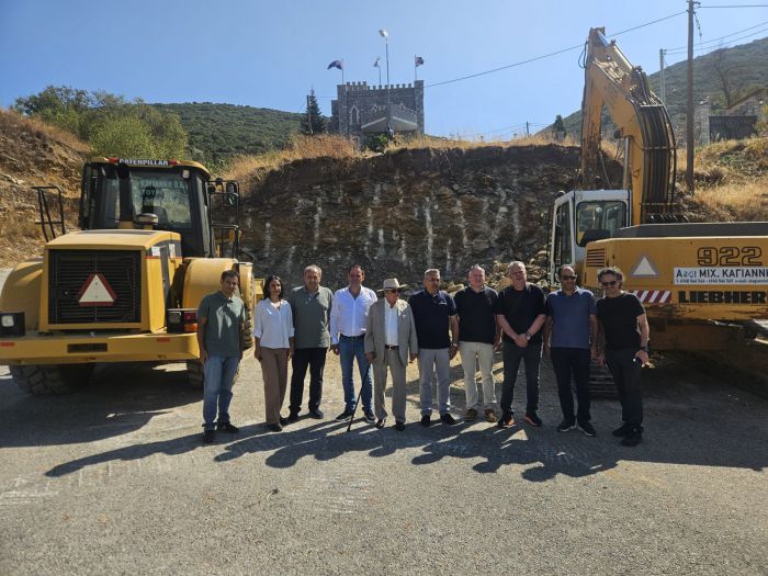 Πικέρνι | Ξεκίνησε η ανέγερση πολυχώρου δραστηριοτήτων στη πλατεία, με ευεργέτη τον ομογενή Ανδρέα Ανδριανόπουλο από την Αυστραλία