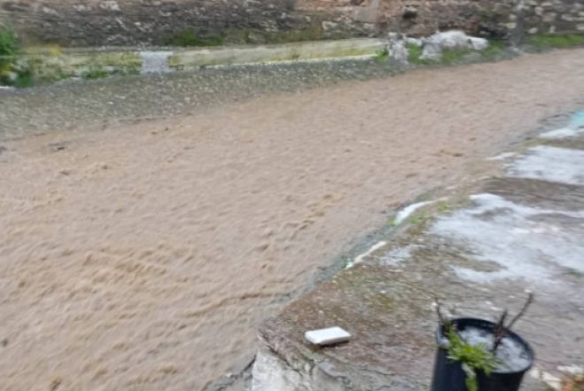 "&Pi;&omicron;&tau;ά&mu;&iota;&alpha;" &omicron;&iota; &delta;&rho;ό&mu;&omicron;&iota; &sigma;&tau;&omicron; &chi;&omega;&rho;&iota;ό &Beta;ά&sigma;&tau;&alpha; &Mu;&epsilon;&gamma;&alpha;&lambda;ό&pi;&omicron;&lambda;&eta;&sigmaf; (&epsilon;&iota;&kappa;ό&nu;&epsilon;&sigmaf;)