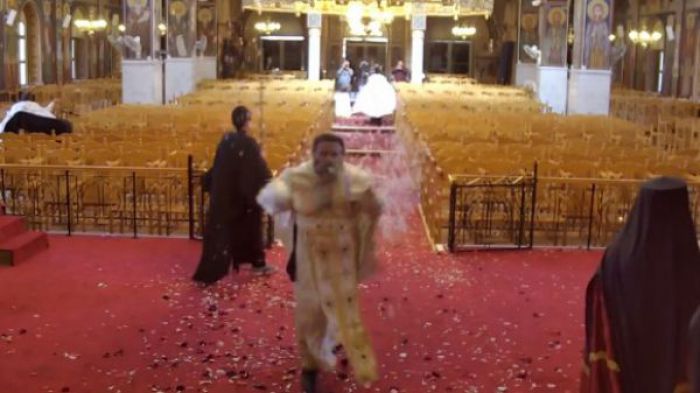 &Alpha;&nu;ά&sigma;&tau;&alpha; &omicron; &Theta;&epsilon;ό&sigmaf; | &Tau;&omicron; ... &sigma;&pi;&rho;&iota;&nu;&tau; &iota;&epsilon;&rho;έ&alpha; &sigma;&epsilon; &Nu;&alpha;ό &tau;&eta;&sigmaf; &Kappa;ύ&pi;&rho;&omicron;&upsilon;! (vd)