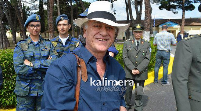 Ο μεγάλος ηθοποιός Νίκος Καλογερόπουλος καμάρωσε το γιο του να ορκίζεται στην Τρίπολη (vd)