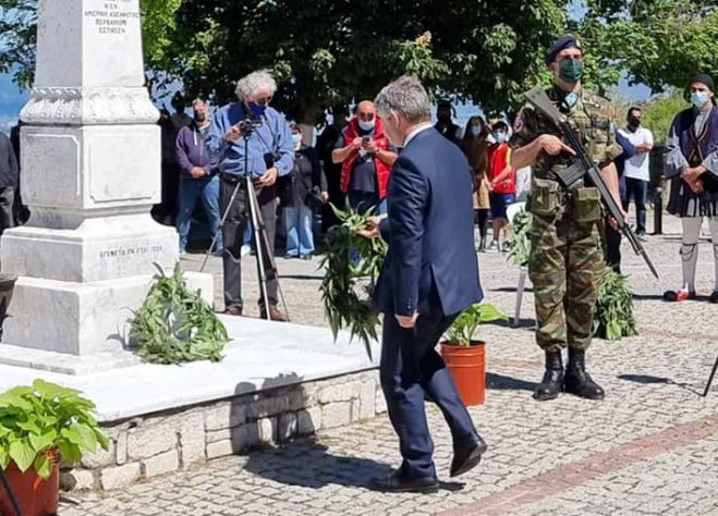 &Kappa;&omega;&nu;&sigma;&tau;&alpha;&nu;&tau;&iota;&nu;ό&pi;&omicron;&upsilon;&lambda;&omicron;&sigmaf;: "&Eta; &delta;&iota;&pi;&lambda;&eta;́ &mu;&alpha;́&chi;&eta; (&Beta;&epsilon;&rho;&beta;&epsilon;́&nu;&omega;&nu;-&Delta;&omicron;&lambda;&iota;&alpha;&nu;&omega;́&nu;) &kappa;&alpha;&tau;&alpha;́&phi;&epsilon;&rho;&epsilon; &sigma;&tau;&omicron;&upsilon;&sigmaf; &Tau;&omicron;&upsilon;́&rho;&kappa;&omicron;&upsilon;&sigmaf; &mu;&iota;&alpha; &alpha;&pi;&omicron;́ &tau;&iota;&sigmaf; &pi;&rho;&omega;́&tau;&epsilon;&sigmaf; &kappa;&alpha;&iota; &sigma;&upsilon;&nu;&tau;&rho;&iota;&pi;&tau;&iota;&kappa;&omicron;́&tau;&epsilon;&rho;&epsilon;&sigmaf; &eta;́&tau;&tau;&epsilon;&sigmaf; &tau;&omicron;&upsilon;&sigmaf;"