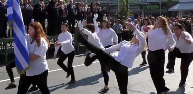 &Nu;έ&alpha; &Phi;&iota;&lambda;&alpha;&delta;έ&lambda;&phi;&epsilon;&iota;&alpha; | &Tau;&iota; &alpha;&pi;&alpha;&nu;&tau;&omicron;ύ&nu; &tau;&alpha; 10 &kappa;&omicron;&rho;ί&tau;&sigma;&iota;&alpha; &gamma;&iota;&alpha; &tau;&omicron;&nu; &sigma;ά&lambda;&omicron; &mu;&epsilon; &tau;&eta;&nu; &pi;&alpha;&rho;έ&lambda;&alpha;&sigma;&eta; (vd)