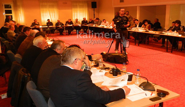 Παυλής – Τζιούμης: «Παράνομη η είσπραξη 369 € για κάθε σύνδεση νερού στα χωριά του Δήμου Τρίπολης» (vd)