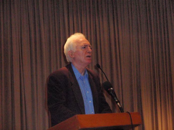 &Sigma;&tau;&eta;&nu; &Tau;&rho;ί&pi;&omicron;&lambda;&eta; έ&rho;&chi;&epsilon;&tau;&alpha;&iota; &omicron; &Kappa;&alpha;&rho;&alpha;&mu;&pi;&epsilon;&lambda;&iota;ά&sigmaf; - &Nu;&alpha; &xi;&epsilon;&phi;ύ&gamma;&omicron;&upsilon;&mu;&epsilon; &alpha;&pi;ό &tau;&eta; &lambda;&omicron;&gamma;&iota;&kappa;ή &tau;&eta;&sigmaf; "&delta;&epsilon;&xi;&iota;ά&sigmaf;" &kappa;&alpha;&iota; &tau;&eta;&sigmaf; "&alpha;&rho;&iota;&sigma;&tau;&epsilon;&rho;&alpha;&sigmaf;"!