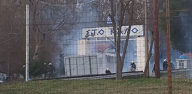 Νέα ένταση στις Καστανιές - Πέφτουν χημικά από την τουρκική πλευρά (vd)