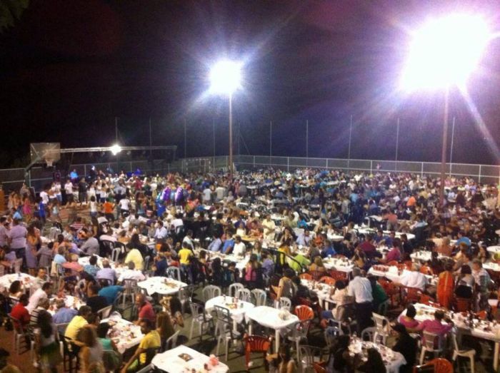 &Beta;&rho;&alpha;&delta;&iota;ά &delta;&eta;&mu;&omicron;&tau;&iota;&kappa;&omicron;ύ &tau;&rho;&alpha;&gamma;&omicron;&upsilon;&delta;&iota;&omicron;ύ &mu;&epsilon; &Sigma;&iota;έ&tau;&tau;&omicron; &kappa;&alpha;&iota; &Tau;&sigma;&alpha;&mu;&pi;ά &sigma;&tau;&omicron;&nu; &Tau;&upsilon;&rho;ό