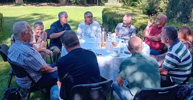 &Mu;&epsilon; &Delta;&iota;&epsilon;&upsilon;&theta;&upsilon;&nu;&tau;έ&sigmaf; &kappa;&alpha;&iota; &Delta;&iota;&epsilon;ύ&theta;&upsilon;&nu;&tau;&rho;&iota;&epsilon;&sigmaf; &Gamma;&upsilon;&mu;&nu;&alpha;&sigma;ί&omega;&nu; &kappa;&alpha;&iota; &Lambda;&upsilon;&kappa;&epsilon;ί&omega;&nu; &sigma;&upsilon;&nu;&alpha;&nu;&tau;ή&theta;&eta;&kappa;&epsilon; &omicron; &Pi;&rho;&omicron;ϊ&sigma;&tau;ά&mu;&epsilon;&nu;&omicron;&sigmaf; &Delta;&epsilon;&upsilon;&tau;&epsilon;&rho;&omicron;&beta;ά&theta;&mu;&iota;&alpha;&sigmaf; &Epsilon;&kappa;&pi;&alpha;ί&delta;&epsilon;&upsilon;&sigma;&eta;&sigmaf; &Alpha;&rho;&kappa;&alpha;&delta;ί&alpha;&sigmaf; (&epsilon;&iota;&kappa;ό&nu;&epsilon;&sigmaf;)
