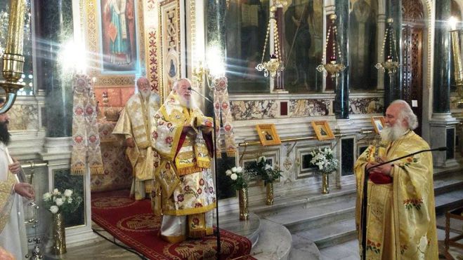 &Sigma;&upsilon;&gamma;&kappa;&iota;&nu;&eta;&mu;έ&nu;&omicron;&sigmaf; &sigma;&tau;&eta;&nu; &Tau;&rho;ί&pi;&omicron;&lambda;&eta; &omicron; &Mu;&eta;&tau;&rho;&omicron;&pi;&omicron;&lambda;ί&tau;&eta;&sigmaf; &Nu;&epsilon;&alpha;&pi;ό&lambda;&epsilon;&omega;&sigmaf;, &Alpha;&mu;&beta;&rho;ό&sigma;&iota;&omicron;&sigmaf; (&epsilon;&iota;&kappa;ό&nu;&epsilon;&sigmaf;)