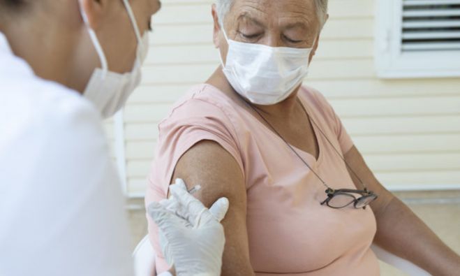 Βρείτε γιατρό για εμβολιασμό στο σπίτι – Νέα πλατφόρμα από τον Πανελλήνιο Ιατρικό Σύλλογο