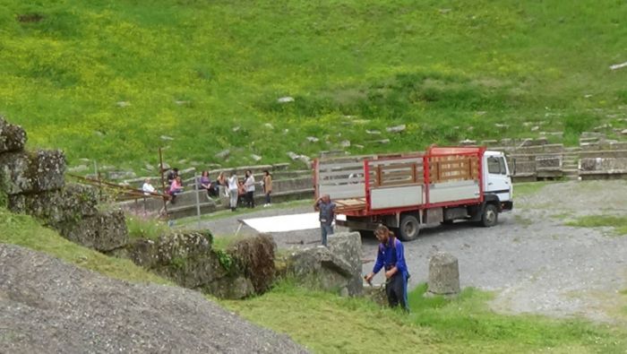 Αρχαίο Θέατρο Μεγαλόπολης: Λύθηκε η σύμβαση με 11 άτομα για τα έργα – Ευθύνη στο Δήμο ρίχνει το Υπουργείο Πολιτισμού