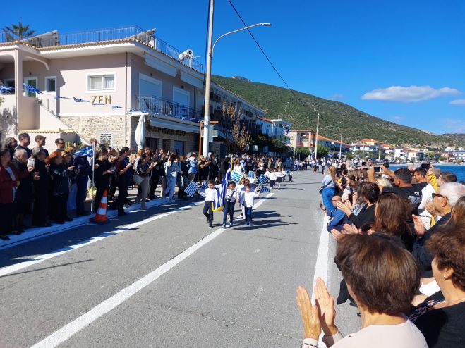 Η παρέλαση για την επέτειο του "ΟΧΙ" στον Τυρό (εικόνες)